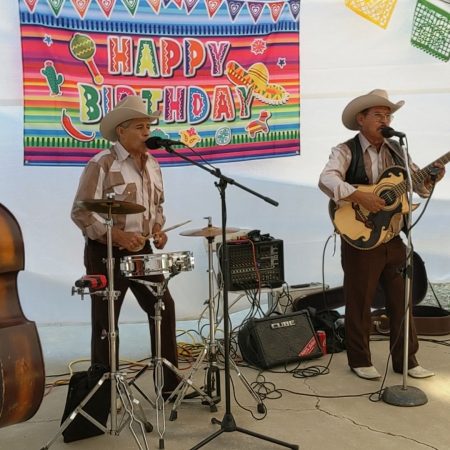 Serenata de cortesía: música que sana y alegra – Chirrines con Tololoche